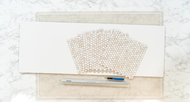 Colecție broderii pe fundal pastel